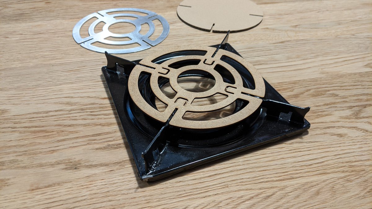FabLab_Bern's tweet image. Eine Auflage für den günstigen Gaskocher, damit die Bialetti nicht kippt: 1. Iteration aus Wellkarton, 2. aus 2mm MDF und finale Version aus gefrästem Aluminium.