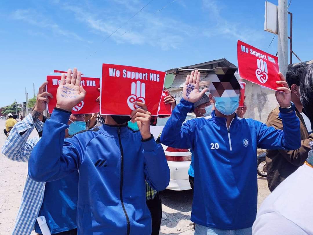daovervieweffe1's tweet photo. (21/4/21) Today's blue shirts' protest in Myanmar. Protesters  dressed in blue are calling for the release of those who were arrested and imprisoned for boycotting the military regime.

#BlueShirtDay2021 #Myanmar #Burma #Apr21Coup #WhatsHappeningInMyanmar https://t.co/7g3jBJOw5Z