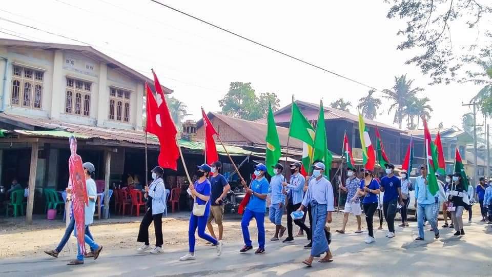 daovervieweffe1's tweet photo. (21/4/21) Today's blue shirts' protest in Myanmar. Protesters  dressed in blue are calling for the release of those who were arrested and imprisoned for boycotting the military regime.

#BlueShirtDay2021 #Myanmar #Burma #Apr21Coup #WhatsHappeningInMyanmar https://t.co/7g3jBJOw5Z