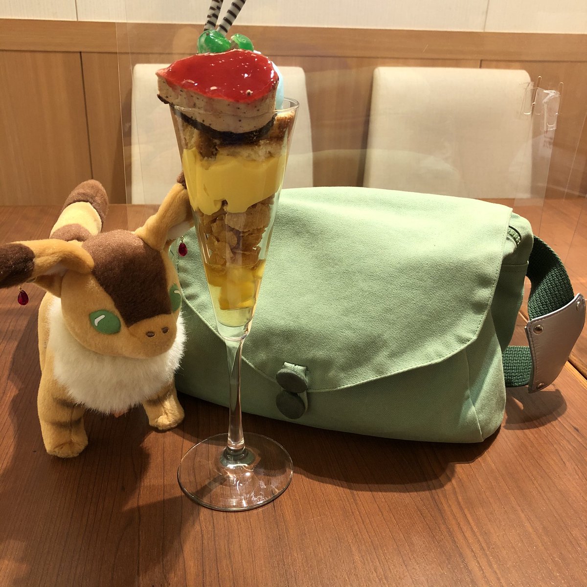 狐栗鼠テト 続き ナウシカのコラボパフェ これはテトとナウシカのポケットと一緒に撮りたいですね テトがつまみ食いしようとしとります アニメージュとジブリ展 ジブリ ナウシカ ぬい撮り