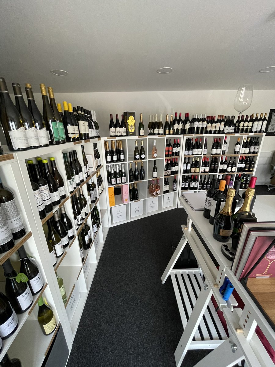 Hello shop. You need a tidy 👌🏼
#shoplocal #wine #winetime #winelover #flunderwines #Suffolk