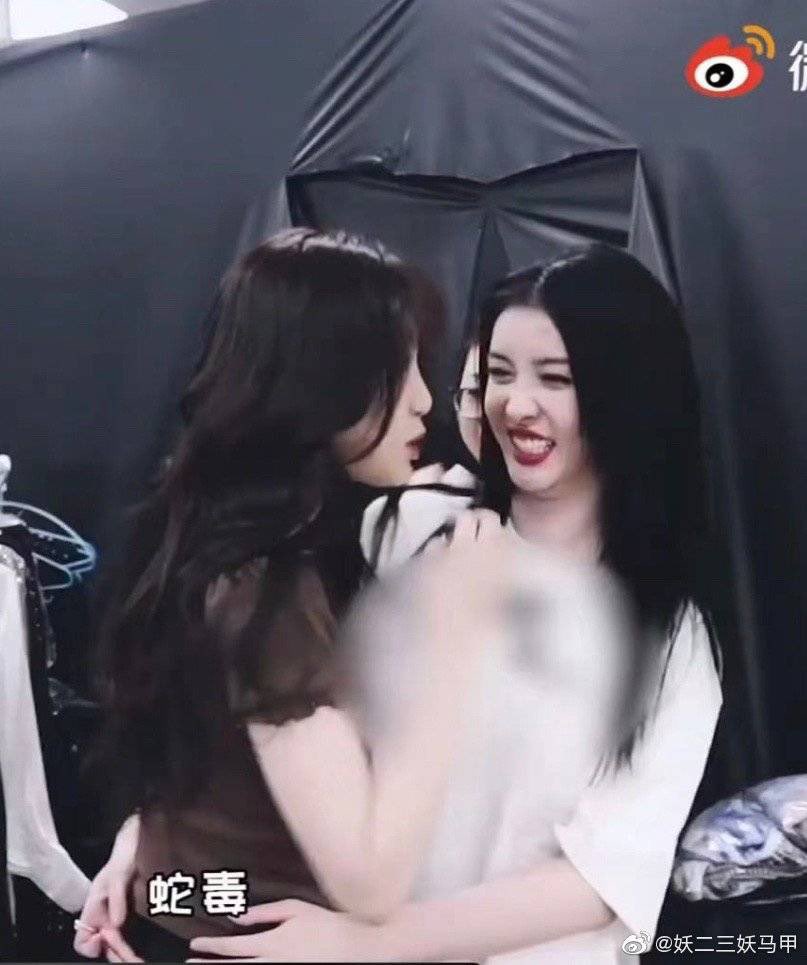 RacMakeColor's tweet photo. huhu ngon hơn cả dĩa ốc len xào dừa mà em đang ăn 😭😭😭😭 https://t.co/YmVoR0AQa4