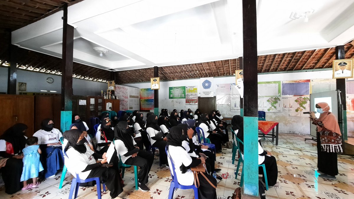 RSJSoedjarwadi's tweet photo. Pembinaan DSSJ oleh Dr. dr. Warih Andan Puspitosari, Sp.KJ, https://t.co/931hj75ziU dan penyerahan buku DKJPS (Dukungan Kesehatan Jiwa dan Psikososial) untuk kader kesehatan jiwa di Desa Socokangsi, Kec. Jatinom, Rabu (21/4/2021)
#rsjdsoedjarwadi
#JatengGayeng
#keswa https://t.co/HpPfk9YkjI