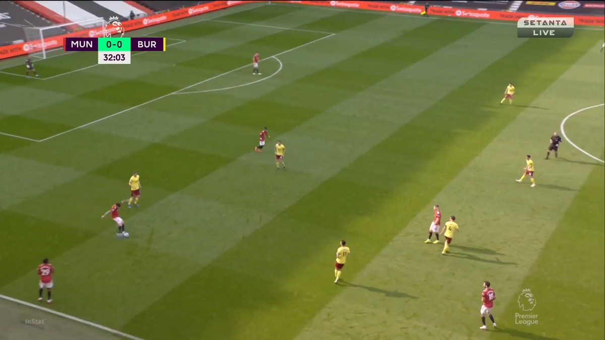 Lindelöf's long(er) passes are a delight. We are slightly boxed in here and it could become a full box very soon. So, he plays this monster switch to Shaw and it relieves all pressure on us.