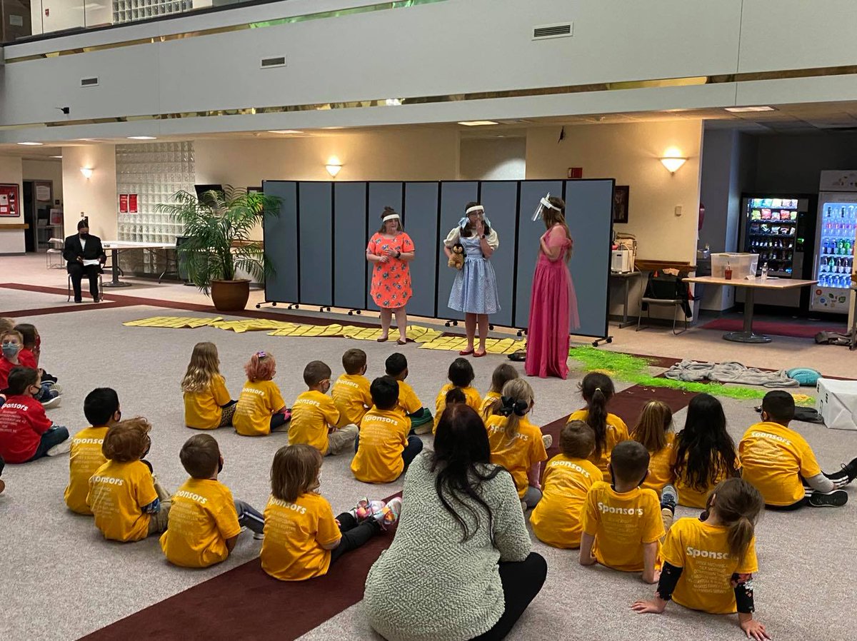 NWOSU_EDUCATION's tweet photo. The Elementary Creative Activities class with Dr. Colleen Golightly as instructor, made the presentation of "The Wizard of OZ" to the Fowler Early Childhood Center. https://t.co/7lIKPpL0QV