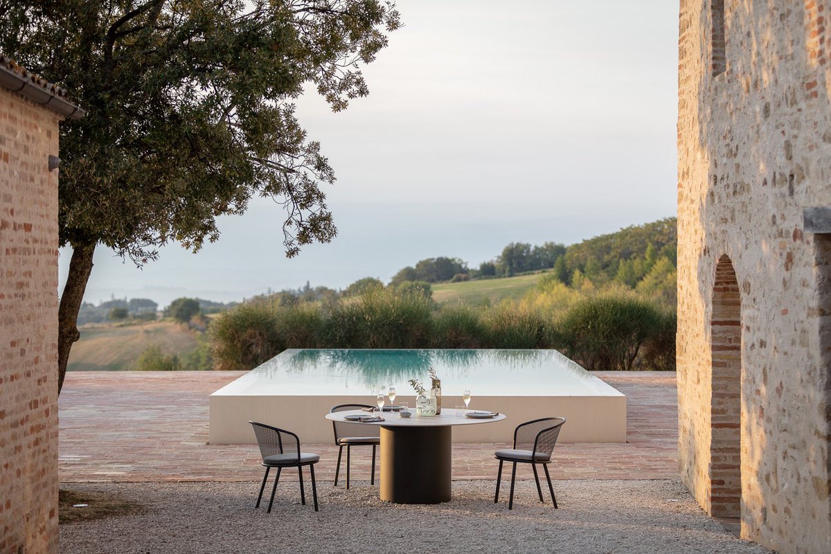 Minimalist Italian farmhouse of my dreams.