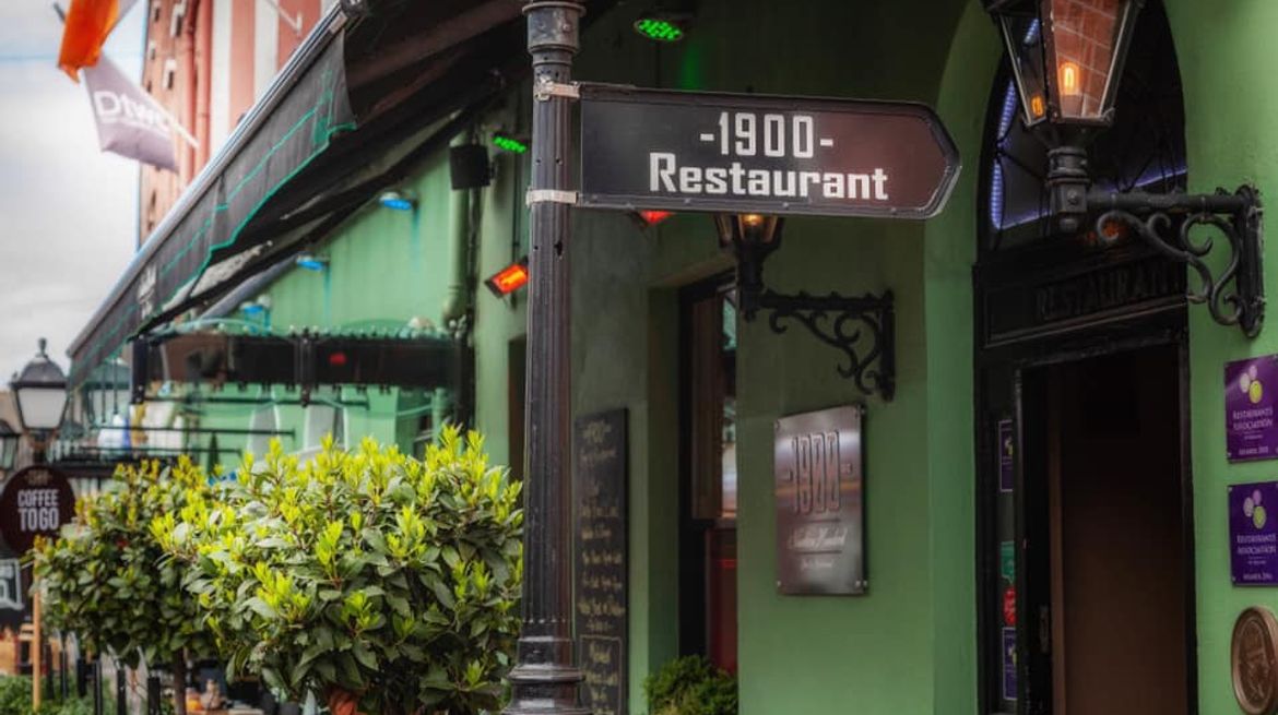 Our outdoor terrace is the perfect spot for dining and people watching over an Aperol Spritz. Book a table now to avoid the outdoor dining rush 😊🥂🍝 
#restaurant #harcourtstreet #alfrescodining #summer #dublin