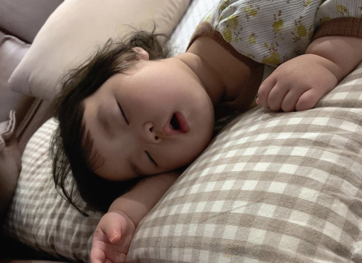 - tá com sono?
- não 

eu depois de enviar a mensagem: