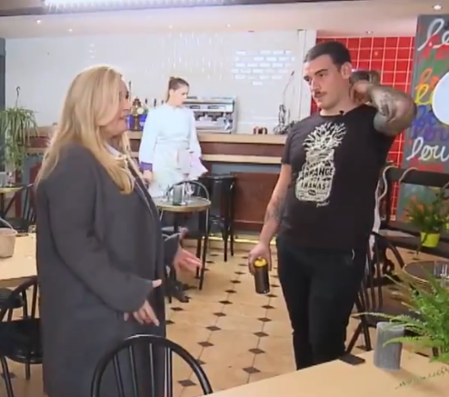 aucunhonneur's tweet photo. On dirait un punk à chien rennais avec sa canette de 8-6 qui vient gratter une pièce à une bourgeoise à la sortie du Carrefour City. On va se régaler ce soir

#TopChef https://t.co/3bfZZeJgTn