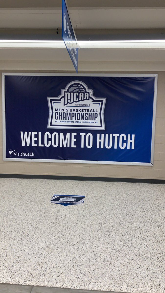 CoachTDfor3's tweet photo. Excited for a few days of high level 🏀 in Hutch! @NJCAABasketball #FutureGriffs👀 https://t.co/YdIsGsW0Vu