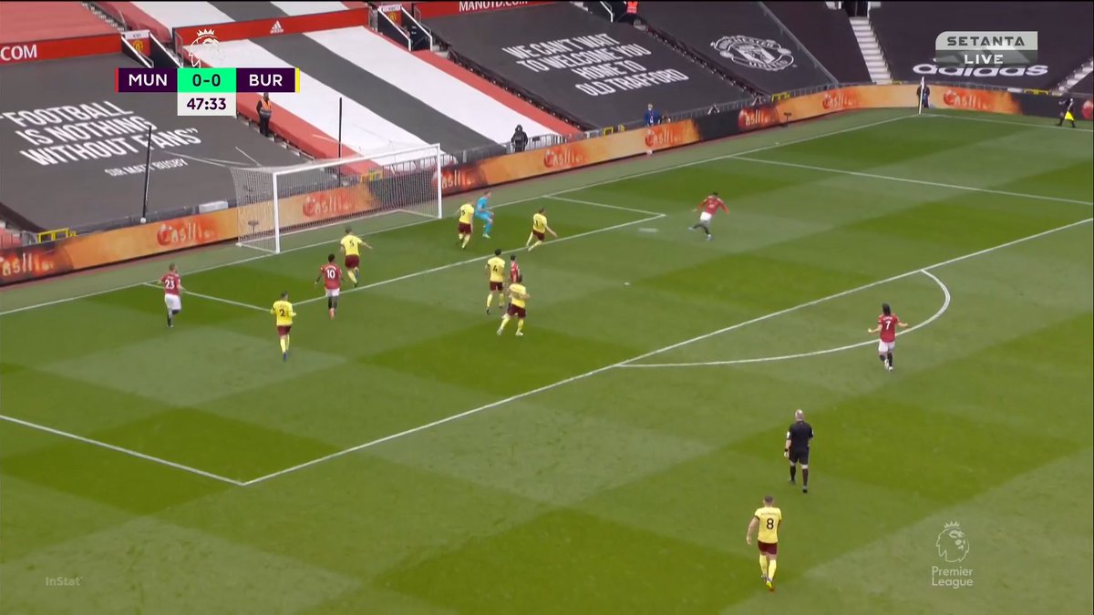 Gravity!Gravity is of two types: player-based and zone-based.In this situation, both are in play. The LB sees Mason but realises that Bruno's in a more dangerous position. So, Bruno's gravity + the gravity of the zone he's in forces the LB centrally.The result?Mason.