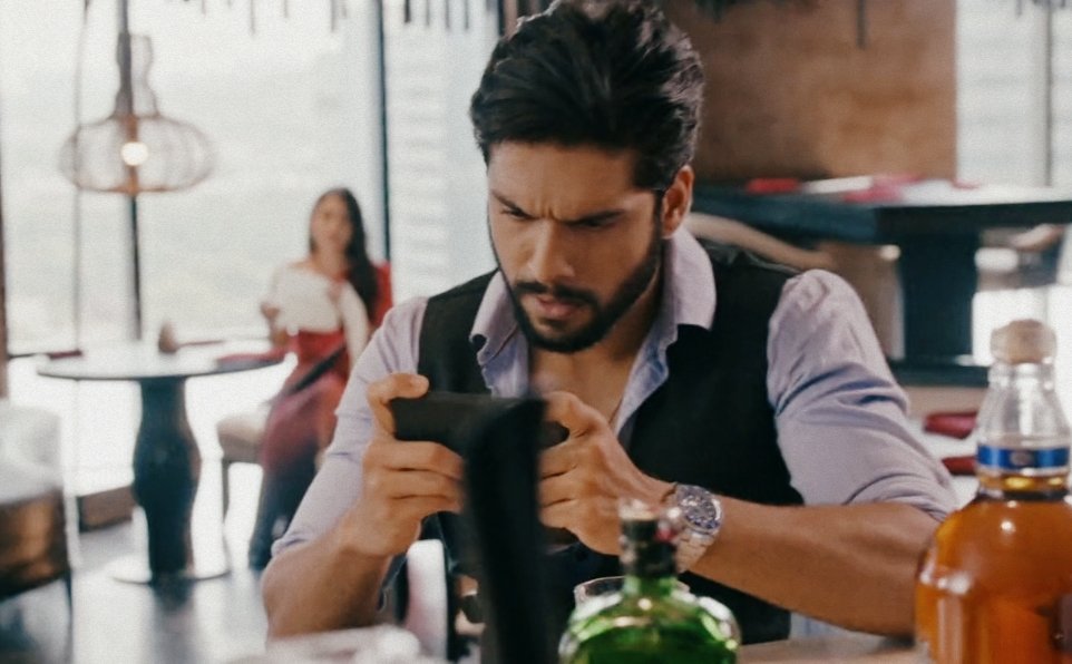 Post-shaadi scenario.. Raghav is playing Pubg while Saree ka dukaan with grocery list.waiting for him so they go out.  #RaghVi  #MehndiHaiRachneWaali