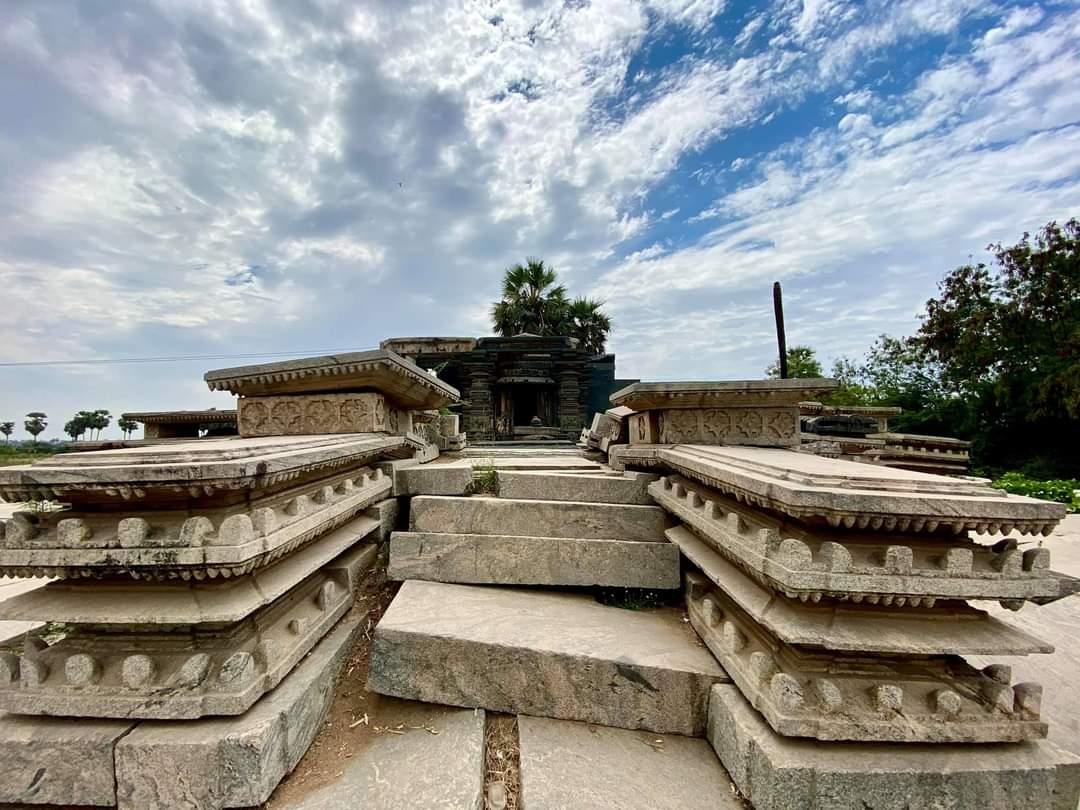 Nagulapahad Village in Nalgonda distt of Telangana region is famous for many ancient temples. The village is surrounded by Suryapet and Chivvemla Manda in North,Nereducherla Mandal in South and Munagala Mandal in East.
