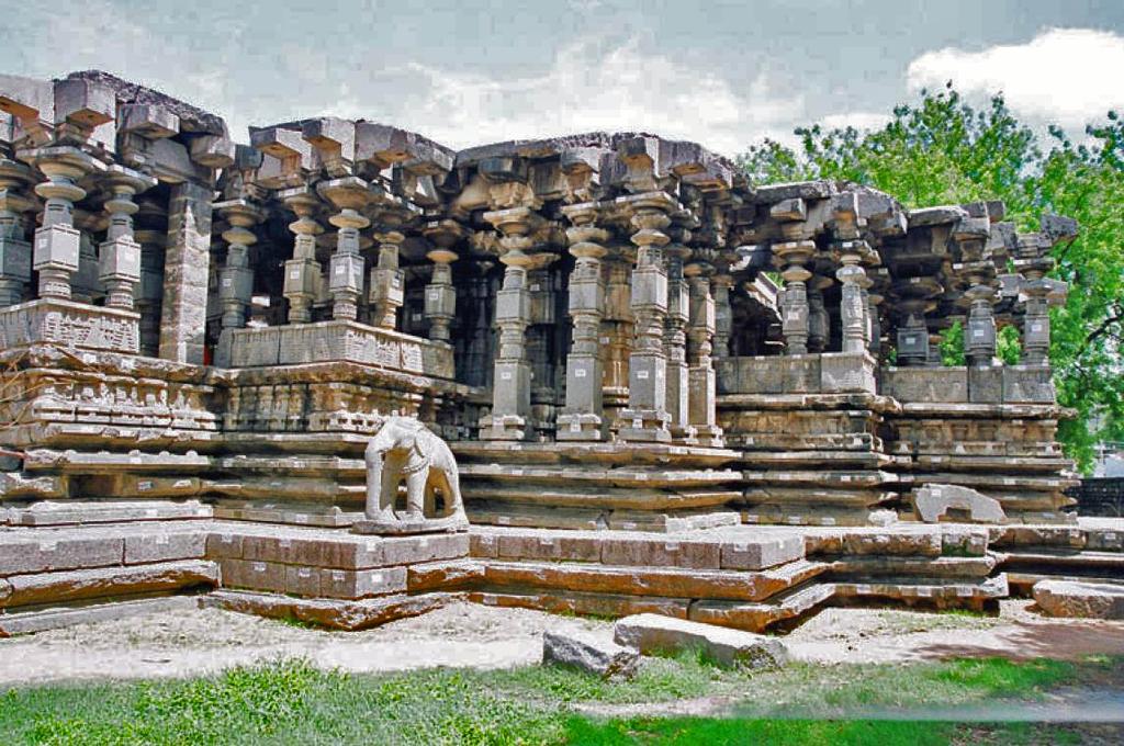 Thousand Pillars Temple stands out to be an architectural masterpiece built by the Kakatiyas.Temple was designed by the sculptors from Kakatiyan dynasty and it depicts Chalukyan style architecture. Temple resembles the shape of a star&the pillars have intricate carvings on them.