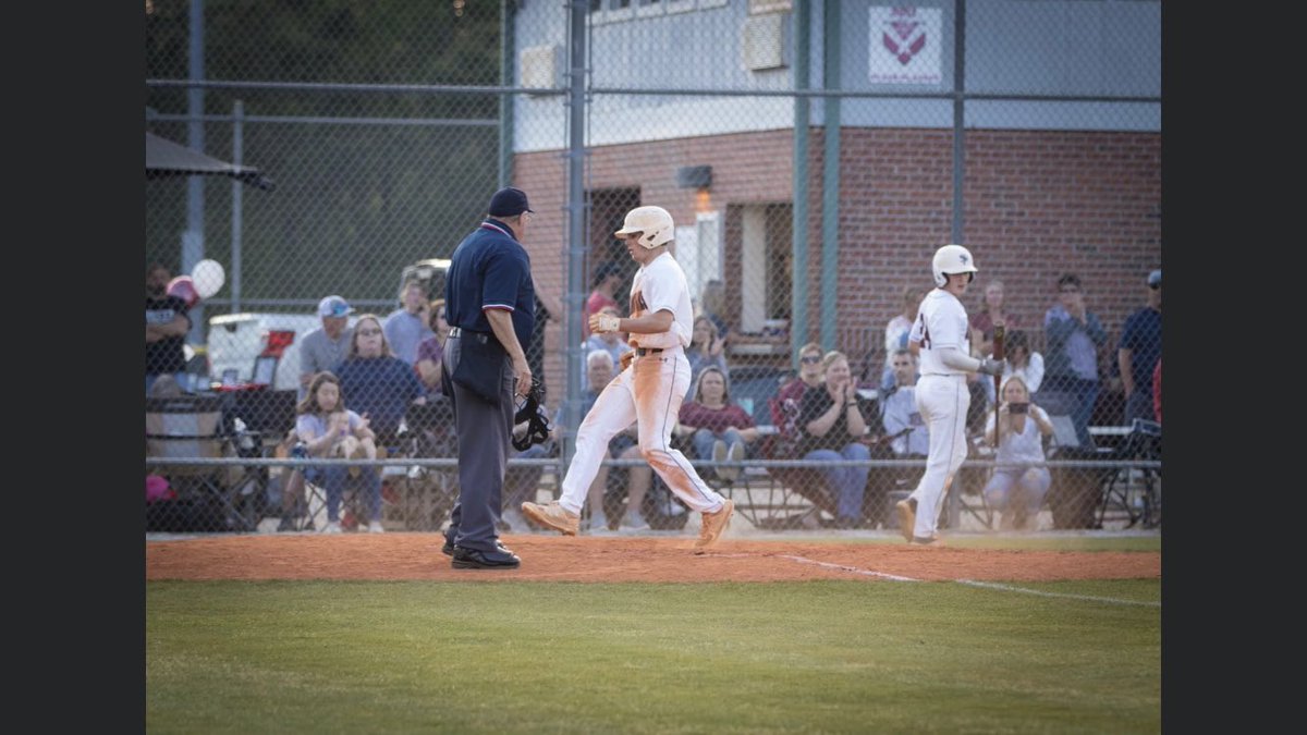 AkeryRobin's tweet photo. Last hit, signature double, rounding the bases and crossing home plate on Home field (reg season game) Love #8 ❤️ https://t.co/3OYFGqEdUO