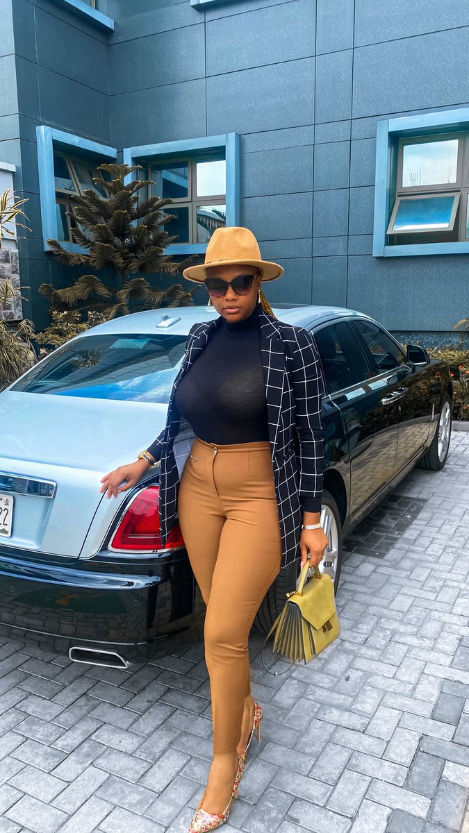 Njideekah's tweet image. I love to kill a boss look. As I should 🤎