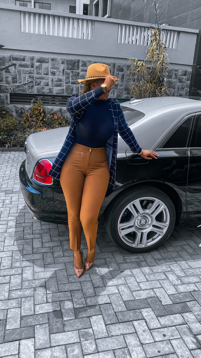 Njideekah's tweet image. I love to kill a boss look. As I should 🤎