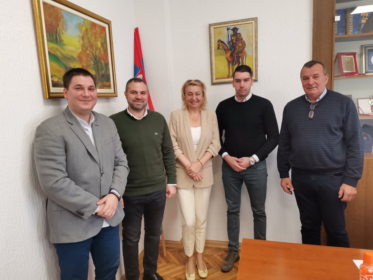 b_novakovic's tweet photo. Podrška rukovodstvu Opštine Beočin kao i drugaricama i drugovima @spsbeocin ✊🏻 https://t.co/tMmN2zsbbk