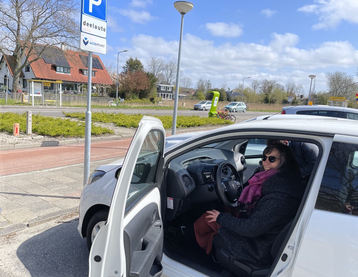 Vier mobipunten <a href="/HollandsKroon/">Hollands Kroon</a> krijgen dit jaar een ‘mobikar'. Dit gebeurt naar aanleiding van een online enquête. Ook zijn vandaag twee deelauto's officieel in gebruik genomen in Anna Paulowna. 👉 Lees meer op: bit.ly/3vcV51R