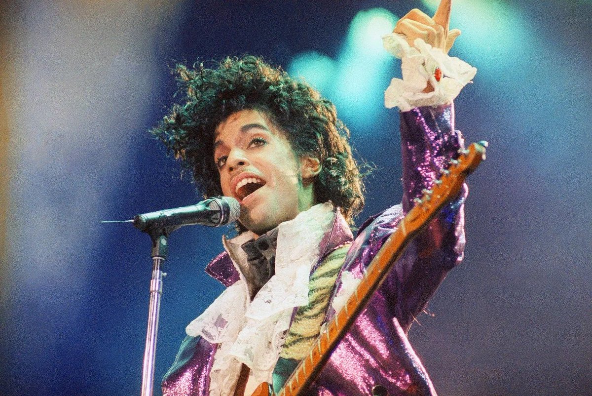 A les 18h a @iCatfm:

▶️5 anys sense <a href="/prince/">Prince</a> 
▶️Disc illa deserta: "The ArchAndroid" de <a href="/JanelleMonae/">Janelle Monáe👽🚆🤖🚀🪐</a> 
▶️Cançons noves presentades per <a href="/JoanaSerrat/">Joana Serrat</a> <a href="/SonsofMed/">Sons Of Med</a> i Reys <a href="/aquireys/">REYS</a> 
▶️Clàssic: <a href="/TheDoors/">The Doors</a> 
▶️ Comencem amb la nova de <a href="/wolfalicemusic/">Wolf Alice</a>