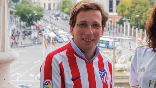 C’est d’ailleurs aussi le parti de José Luis Martínez-Almeida, le maire actuel de Madrid, fan de l’Atlético et qui est parfois pressenti pour prendre la présidence du club un jour.