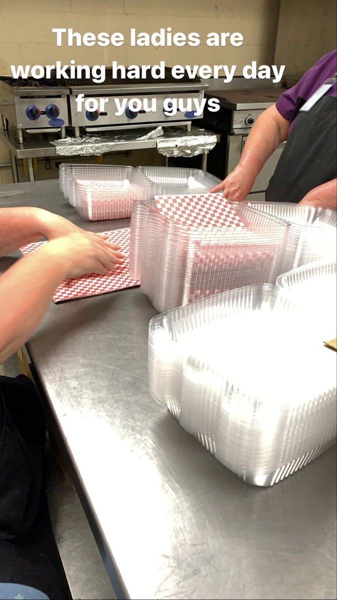 JrCafeteria's tweet image. Getting ready for the new spicy chicken sandwich today. With Pepper Jack cheese and chips. Come on by the Warrior line and grab one!!