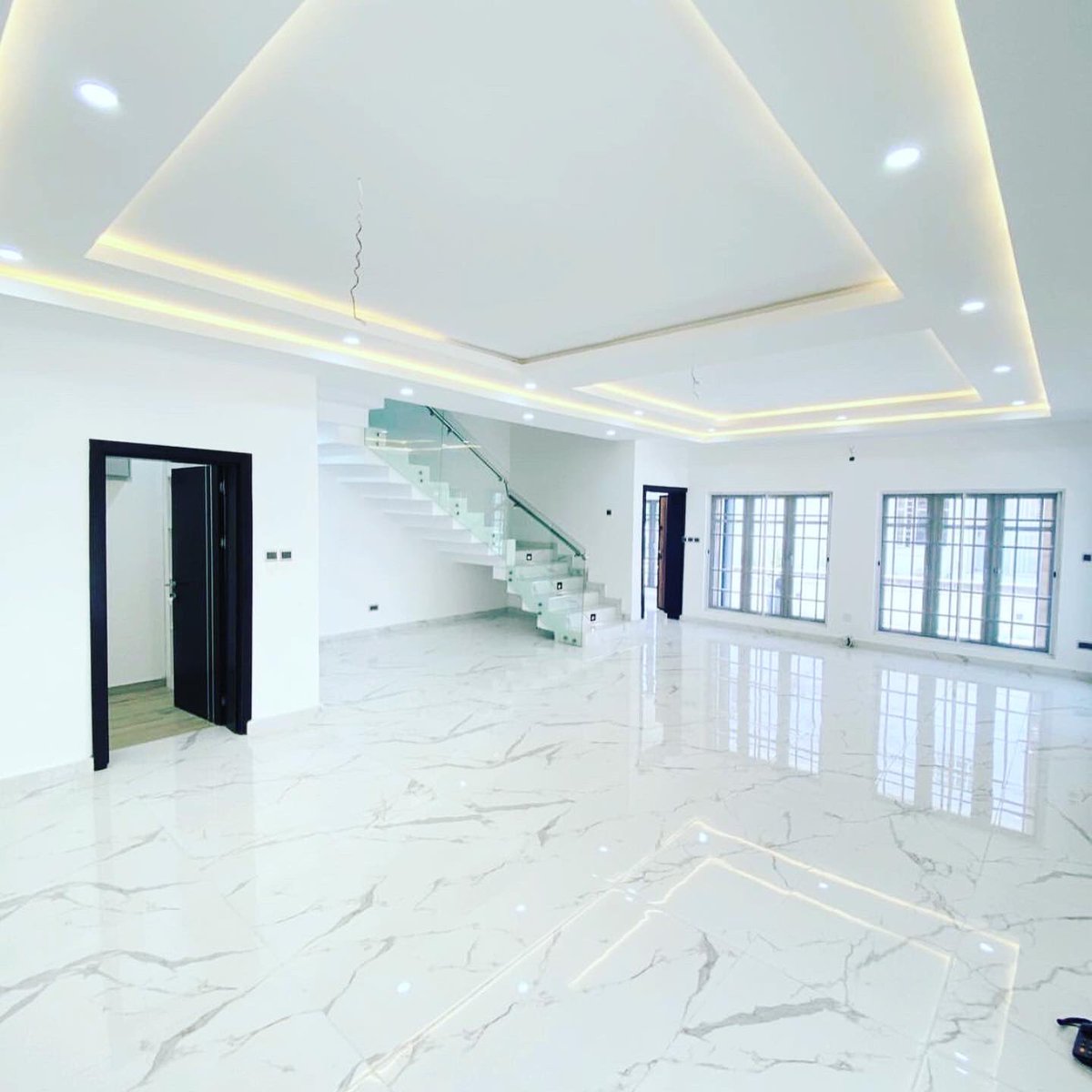 FarrProperties's tweet photo. Tastefully finished 5 bedroom duplex with Bq for sale

Location-2nd toll gate, Lekki

Price-N145M

Features
All rooms en-suite
POP Led lights
Bath tub
Walk-in-closet
Inbuilt home speakers
Water heaters
Fitted kitchen
Carport

For Info|Inspection|Payment|Call\WhatsApp-08121277765 https://t.co/ApVc58w62M