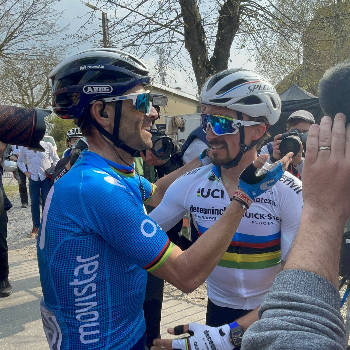 🥉 ¡MÉRITO ENORME! A solo cuatro días de los 41 años, <a href="/alejanvalverde/">Alejandro Valverde</a> es PODIO de <a href="/flechewallonne/">La Flèche Wallonne</a>, 3º tras Alaphilippe (DQT) y Roglic (TJV). ¡GRANDE, BALA! 👏💙🚀