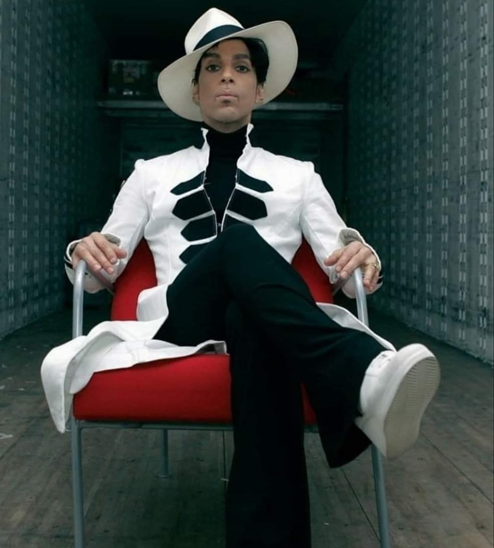 Geesquad's tweet photo. #Prince #LoveUAllMyLifetime #DaddyPop #FunkyRocknSoulSuperHero #Prince4Ever #beauty #style #grace #Princetherapy #LoveSign #LoveSexy #Live4Love #TheBeautifulOne #FinestIveEverKnown #Sexysexy 
#Love4OneAnother https://t.co/JyvaNan3FQ