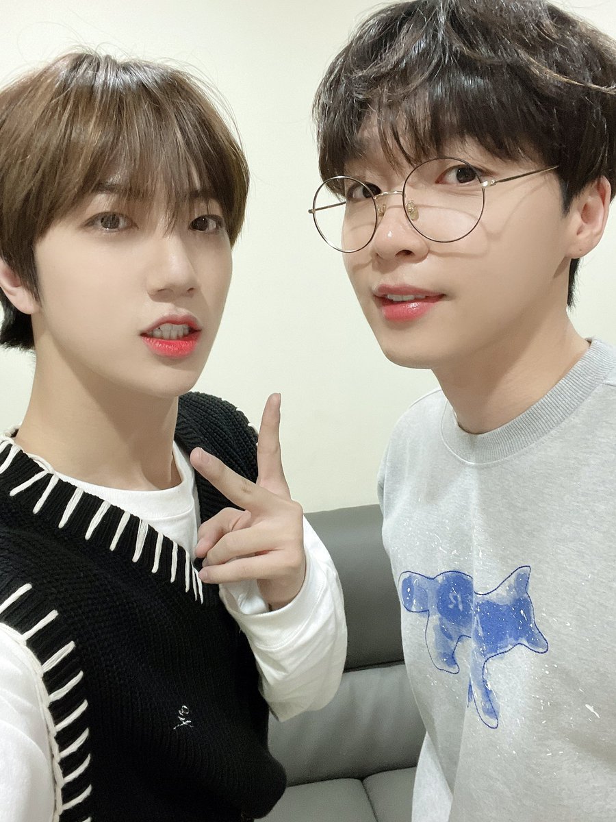ra3ji22's tweet photo. 필터 차이 그냥 욱겨 죽겟음...

            크래비티                           정세운 https://t.co/nhr0ephAbI