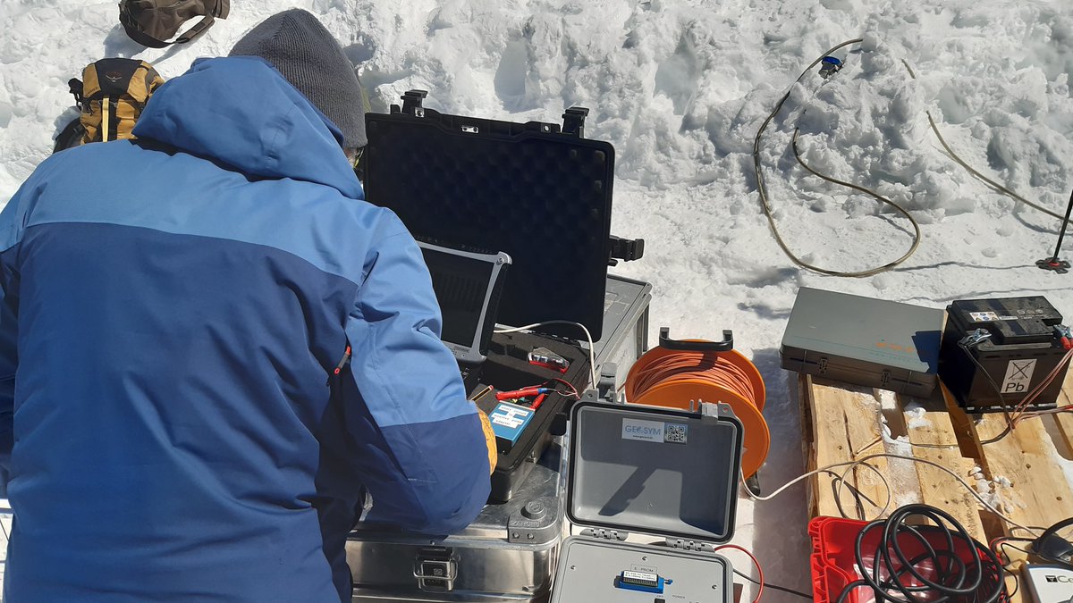 OGS_IT's tweet photo. OGS partecipa al progetto #ADA270 per indagini in ambiente glaciale sul Ghiacciaio del Mandrone (massiccio Adamello) che rappresenta il più importante archivio della storia ambientale delle #Alpi Italiane. Info https://t.co/u38OpdqkgV https://t.co/mxGhtAixfI