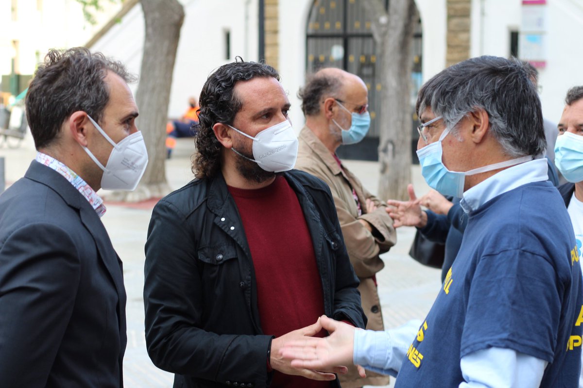 Toda una alegría poder hablar con J.M. Trujillo en el día de hoy. Su lucha no ha sido estéril: la lucha de los trabajadores y trabajadoras de toda la empresa, ha conseguido hacer realidad un grito que ha recorrido la provincia de Cádiz: Airbus no cierra.

Enhorabuena, compañeros.