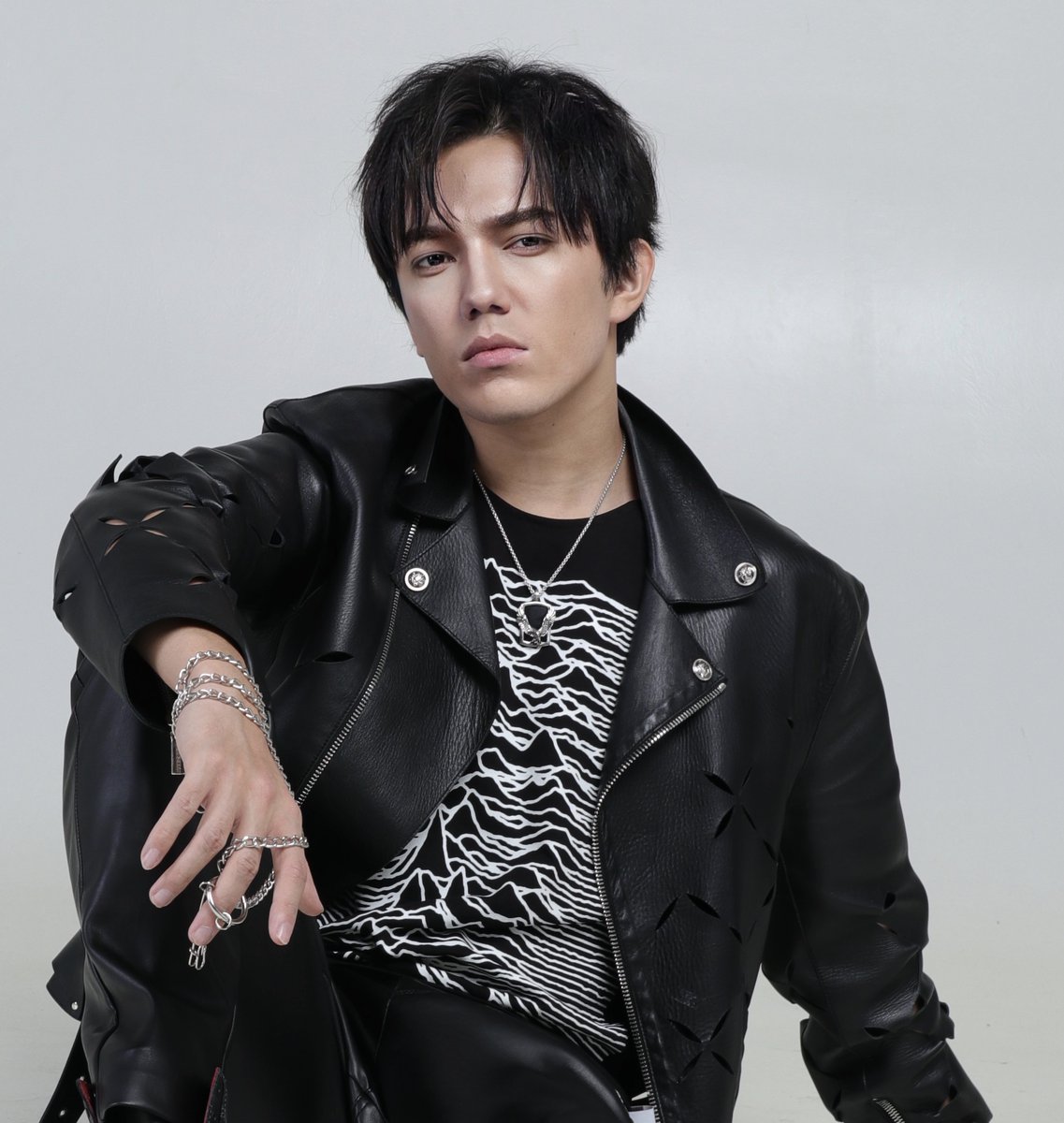 .<a href="/dimash_official/">Dimash Qudaibergen</a> currently has a 24 week streak on the <a href="/MTV/">MTV</a> #FridayLivestream. 

Tweet "REQUEST <a href="/dimash_official/">Dimash Qudaibergen</a> <a href="/MTV/">MTV</a> #FridayLivestream" to continue his streak.