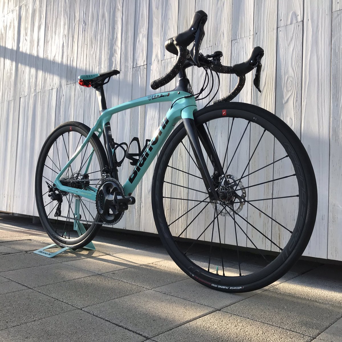 kashiwanoha1885's tweet photo. XR3 DISC ホイール交換！

#グレードアップ #カスタム #お気軽にご相談ください #ホイール交換 #軽量化 #フルクラム #fulcrum #racingzero #r0 #オルトレ #oltre #XR3 #bianchi #ビアンキ #ビアンキバイクストア #ビアンキバイクストア柏の葉 #柏の葉キャンパス  #ロードバイク https://t.co/GSxo0QehAj