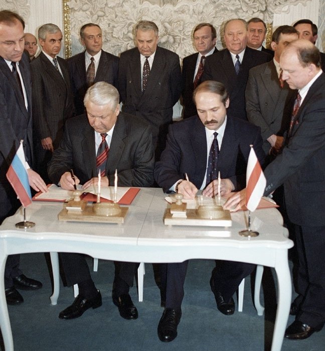 Президентский контракт. Ельцин Лукашенко 1999 подписание. Лукашенко и Ельцин. Ельцин и Лукашенко 1996.