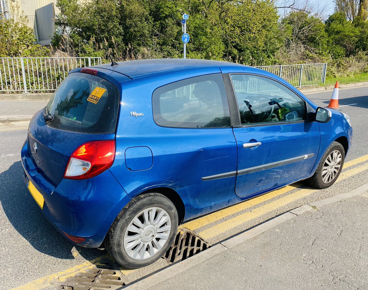MPSRTPC's tweet photo. #stthavering working hard on #OpCubo today. 74 vehicles stopped, 18 tickets issued, 11 stop and search, 5 vehicles seized and 1 male arrested. @MPSRTPC @PCMattB https://t.co/Erwek50XNs