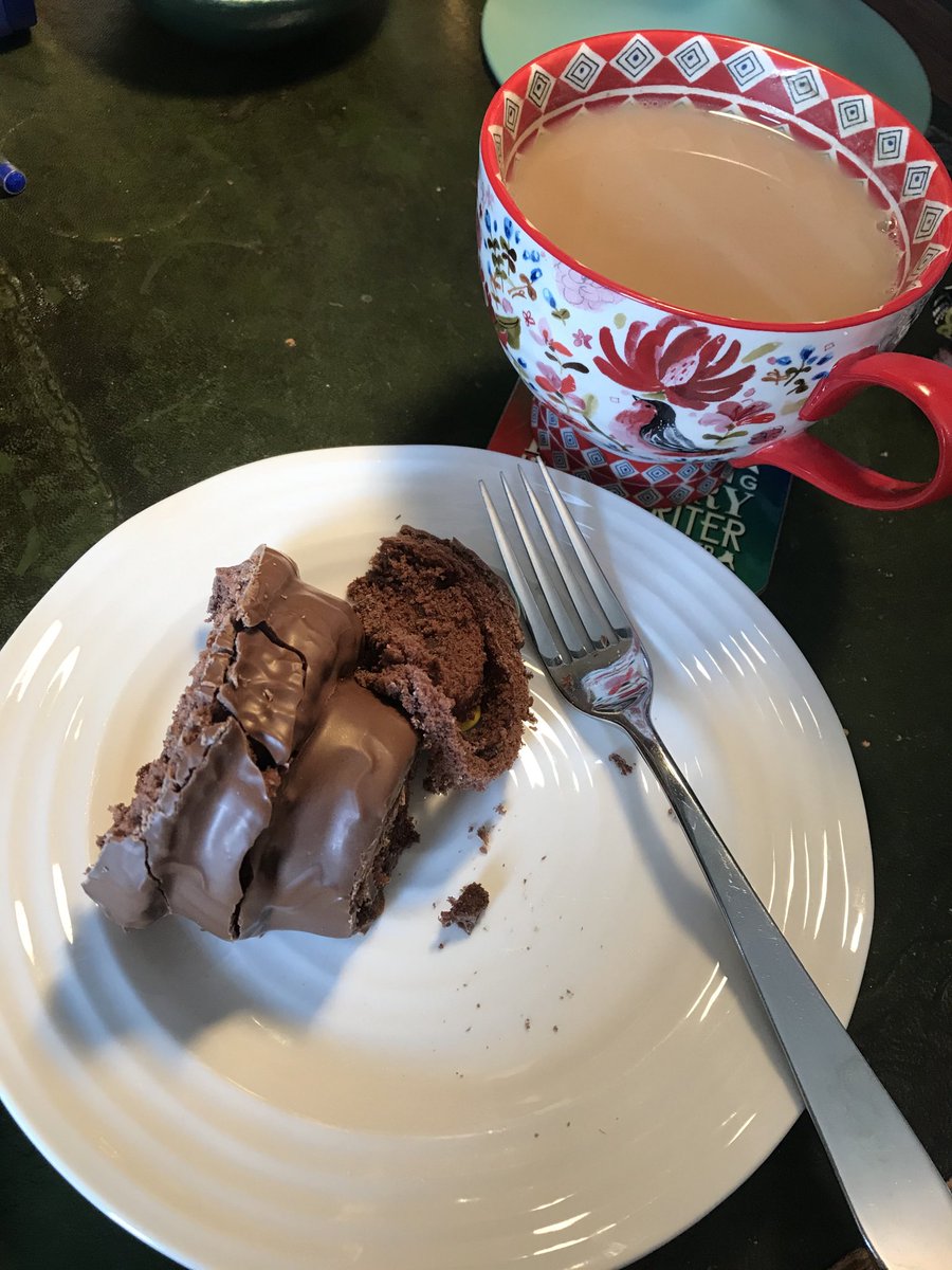 AliceMCastle's tweet image. We have nobly decided to try all caterpillar gateaux on behalf of the nation. Slice of Colin’s booty this afternoon  🐛 #Colin #Cuthbert