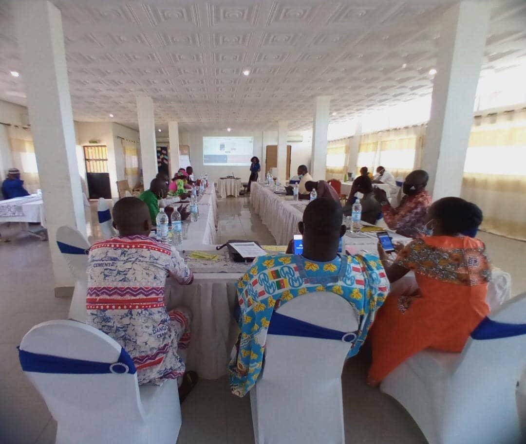 TairouAlioum's tweet image. Dans le cadre du #PRADEC 2, GIZ a organisé à Garoua, un atelier de renforcement de capacité des CC COM des 15 Communes partenaires. En vu d’améliorer la communication Communale, les participants ont bénéficié d’expertises de Communication de @giz_gmbh , @MinpostelC , @ActivSpaces