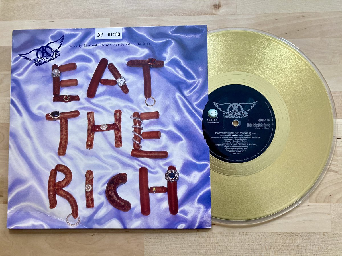 Focus sur l'autre vinyle du single Eat The Rich qui est une des plus belles pièces de ma collection. C'est un 45 tours format 10 pouces (très rare), numéroté, avec une découpe de morsure au niveau de l'ouverture. Le vinyle est transparent avec une feuille d'or à l'intérieur.