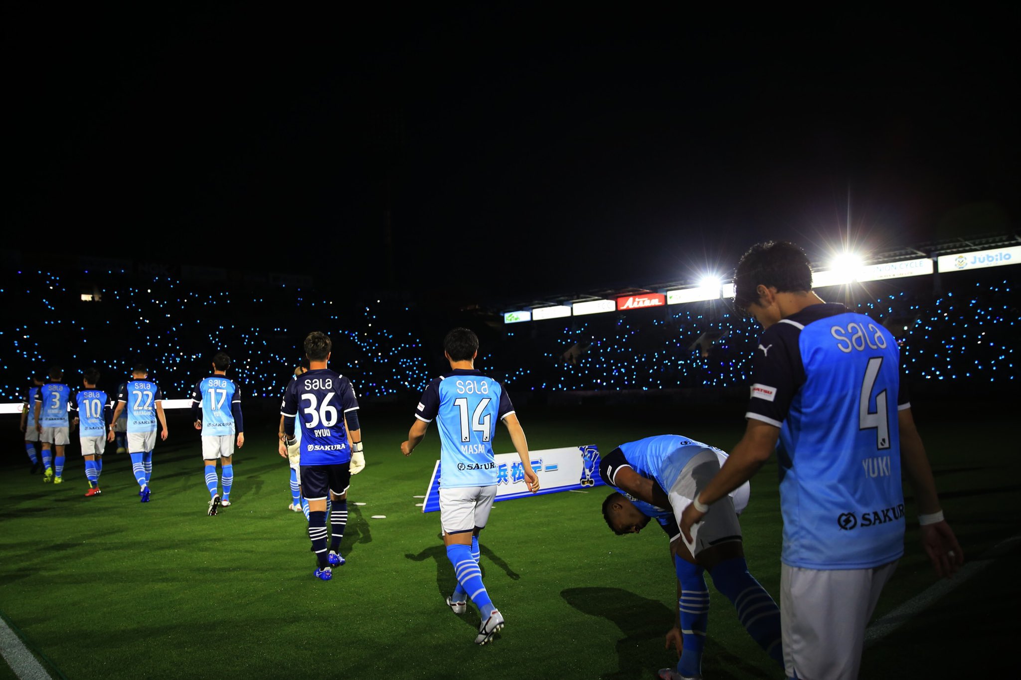 ジュビロ磐田 サックスブルーの光に照らされたヤマハスタジアム 一緒に灯りをともしてくださったジュビロサポーターの皆さん ありがとうございました Uniteforw1n ジュビロ磐田 サックスブルーの光に照らされたヤマハスタジアム 一緒に灯りをともしてくださったジュビロサポーターの皆さん ありがとうございました Uniteforw1n