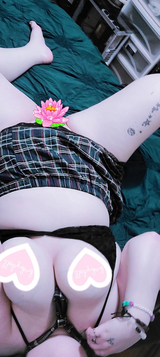 RawrStar95's tweet photo. Some after school funn 
#thicc #thickthighssavelives #thickwhitegirl #420vibes #trippy #lovein #lickme #lickmyclit #sunshine #femdom #payme #photography #plussize #thickwomen #pawg #pawgstatus #iloveboobies #bbw #bisexualgirls #bodypositive #buyme https://t.co/FYjz7sFWZI