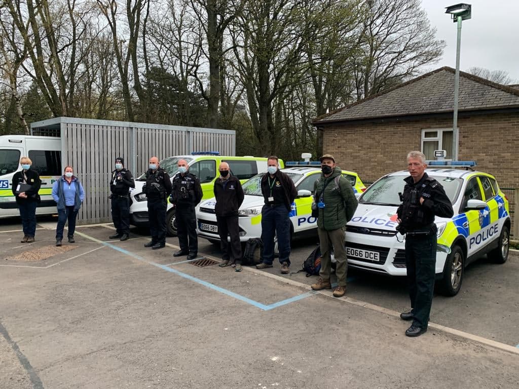 DurhamPolice's tweet image. 🦅Officers have teamed up with partners on a special operation to target raptor persecution.

Operation Sunbeam saw officers, @RSPBbirders, @NaturalEngland and the National Wildlife Crime Unit carry out searches at 2 properties in #Teesdale today.

Story👉bit.ly/32wxMUe