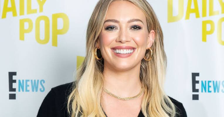 cinergiaonline's tweet photo. 📺 ¡Tendremos nueva serie secuela de #HowIMetYourMother!

La comedia que terminó en 2014 expande su universo de la mano de #Hulu. #HowIMetYourFather estará protagonizada por #HilaryDuff. https://t.co/5TbNXZyboh