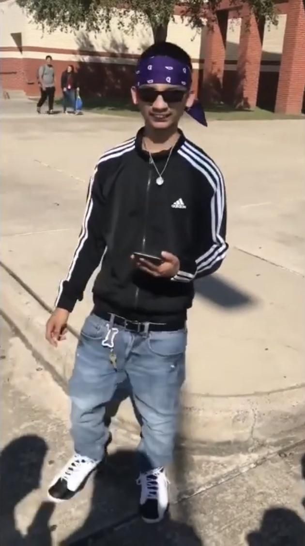 DovySimuMMA's tweet image. Max Holloway has almost 1000 more significant strikes than the person below him.