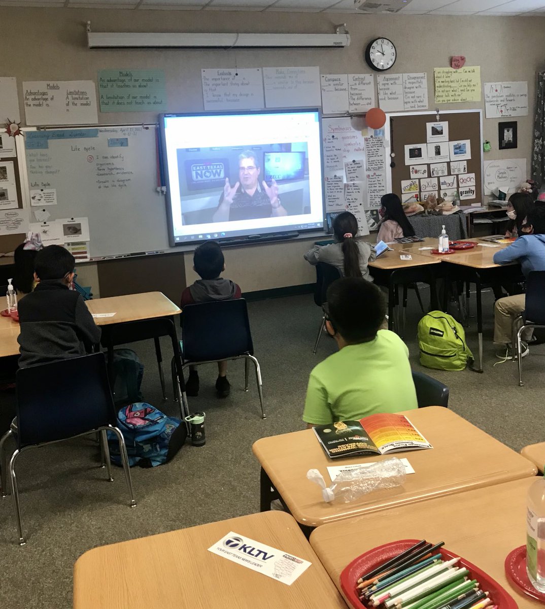 tylerteacher5's tweet photo. Our students learning from some local experts about weather #virtuallearning #projecttornado ⁦@KLTV7⁩ ⁦@DouglasTylerISD⁩ ⁦@TylerisdSci_SS⁩ ⁦@tylerisdlearn⁩ https://t.co/E3bCE8Ti3u