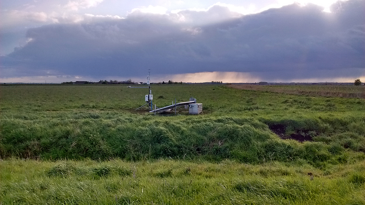 NEWS: Partially rewetting drained agricultural peatlands could achieve substantial cuts in greenhouse gas emissions without halting their productive use for farming, according to a new <a href="/Nature/">nature</a> study led by <a href="/UK_CEH/">UKCEH</a> ceh.ac.uk/press/improved… #NetZero #GHG