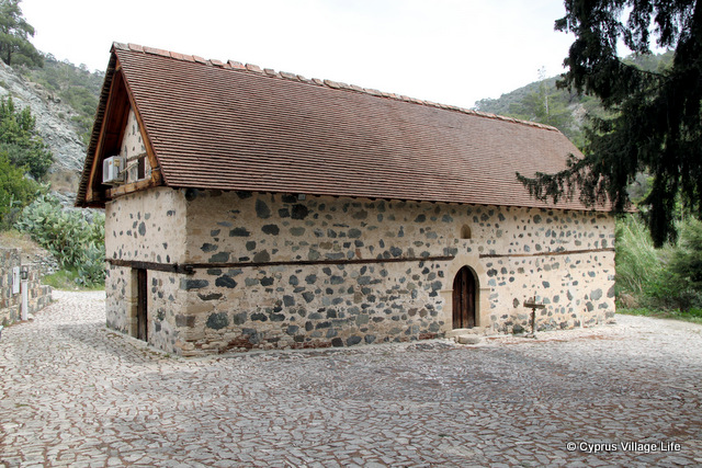 photosofcyprus's tweet photo. The Chapel of Virgin Mary of Hrysogalousas in Apsiou Village. A very old and well maintained chapel that took 11 years to build, completed in 1711. The village is located in the Limassol District #Cyprus #Apsiou #Religion #Culture #History #Travel #Holidays #Wanderlust https://t.co/TeqDHxhR5E