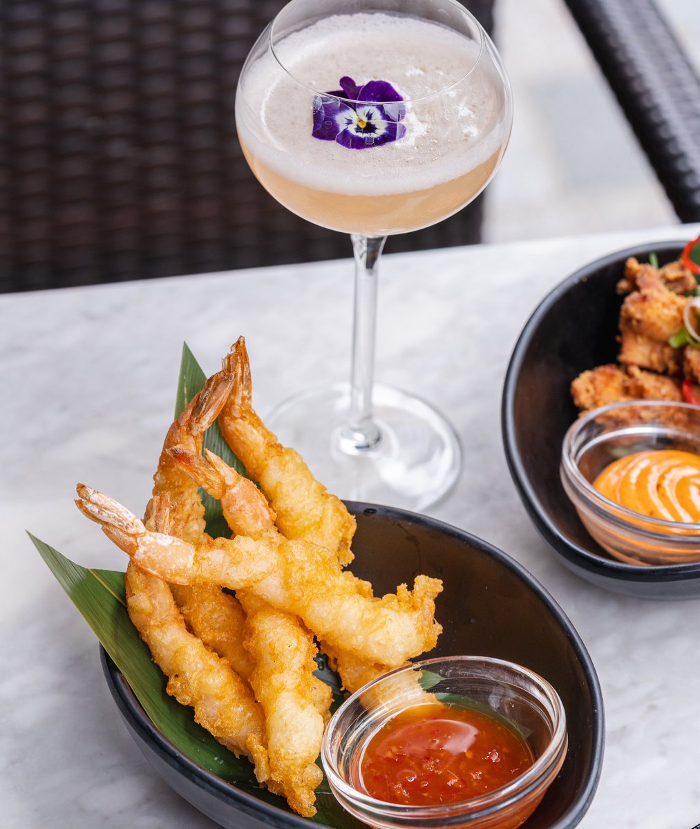 NBHDRestaurants's tweet photo. Small plates and cocktails... the perfect Wednesday treat #NBHD 💫🥂🍾 https://t.co/GcVHz2qpe4