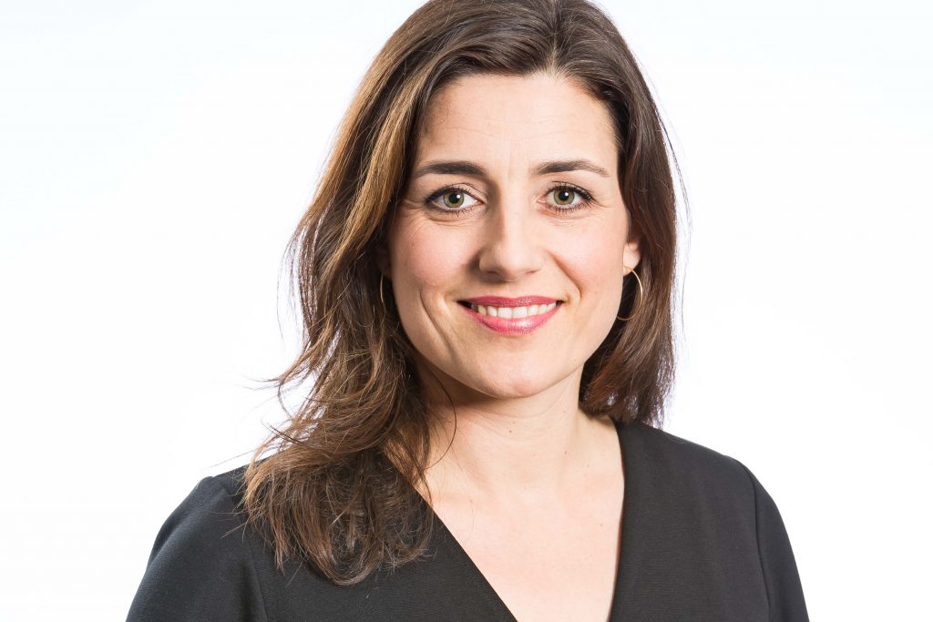 RotesKreuz_CH's tweet photo. «Im Angesicht von Corona sollte niemand vergessen werden. Sans-papiers sind besonders gefährdet. Ich freue mich, dass 15 Kollegen aus sämtlichen Parteien diese Interpellation der Parl. Gruppe Rotes Kreuz mitunterzeichnet haben.» NR @FWasserfallen https://t.co/C6ZRWzRmJa https://t.co/MLmJxxhV6o