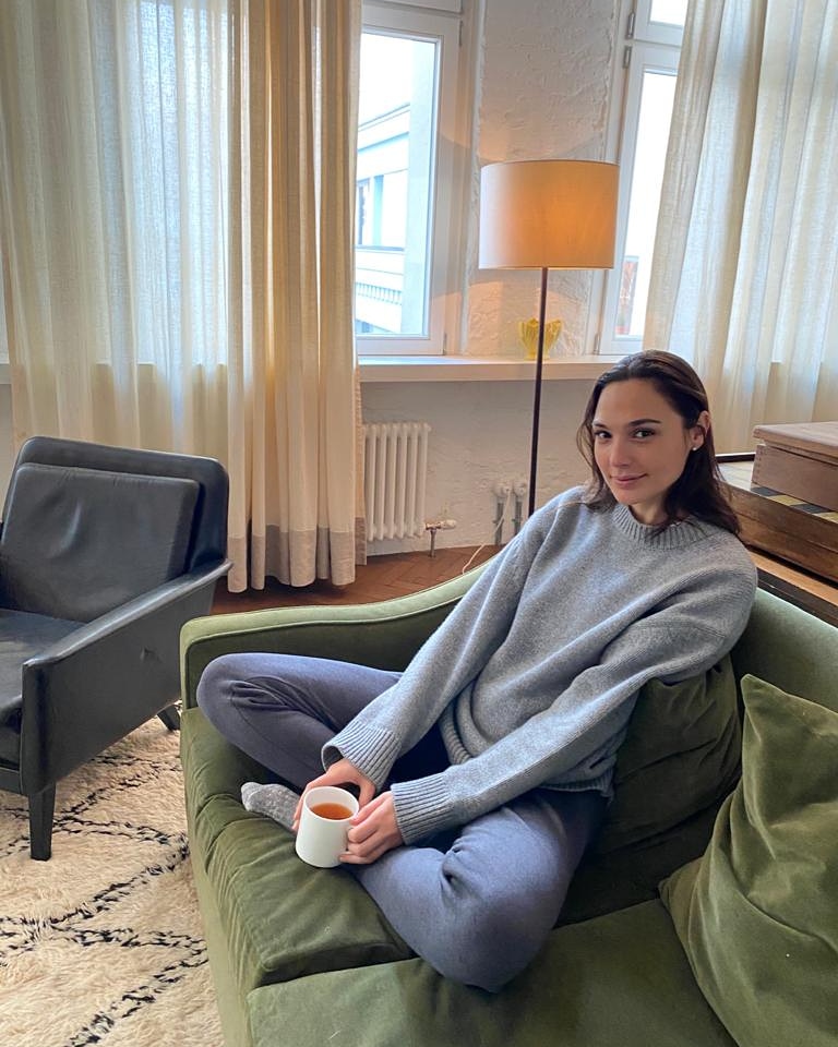 Gal Gadot on X: "I'm very easy to please these days :) https://t.co/5YQHECshQu" / X